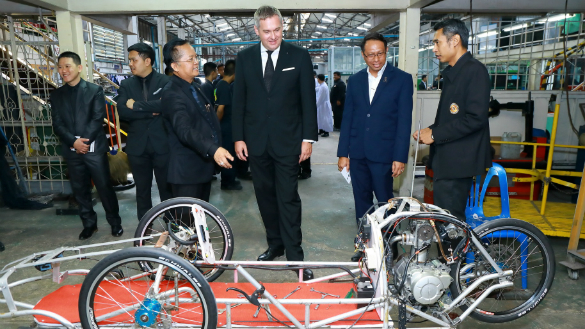Mr. Stefan Teuchert, President, BMW Group Thailand, and Khun Wichai Srisura, Deputy Director of the German-Thai Dual Excellence Education (GTDEE) program, Don Bosco Technological College, visited the college’s auto mechanics’ workshop area BMW Service Apprentice Program
